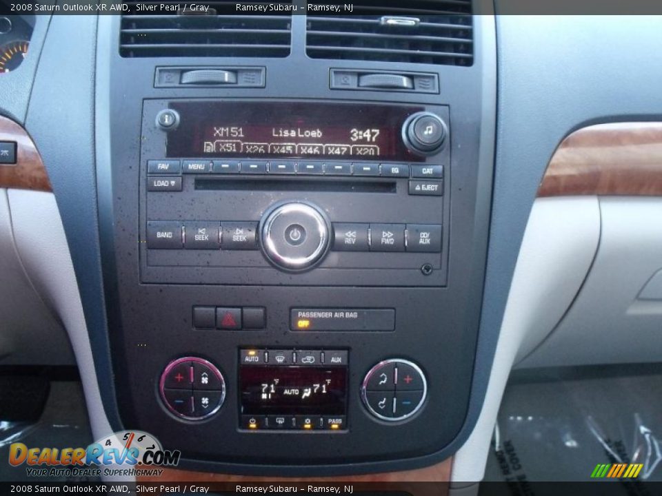2008 Saturn Outlook XR AWD Silver Pearl / Gray Photo #10