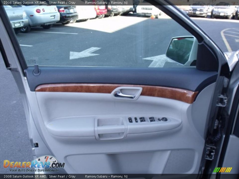 2008 Saturn Outlook XR AWD Silver Pearl / Gray Photo #12