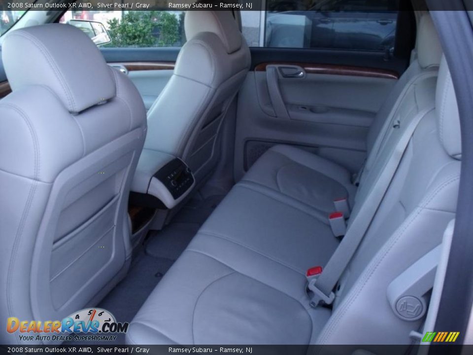 2008 Saturn Outlook XR AWD Silver Pearl / Gray Photo #13