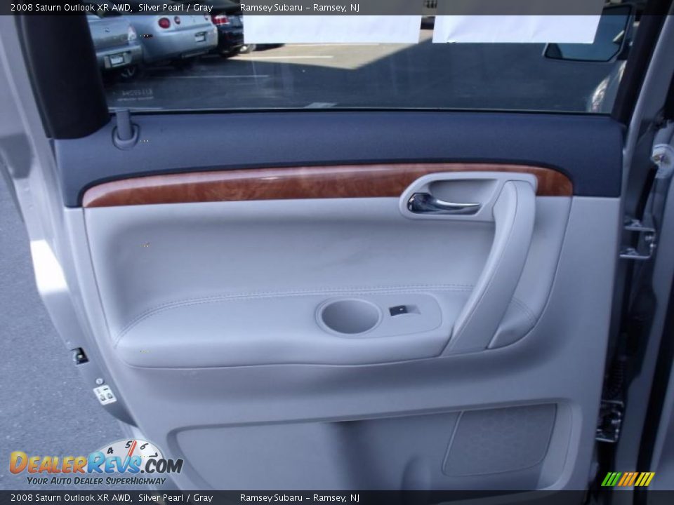 2008 Saturn Outlook XR AWD Silver Pearl / Gray Photo #14