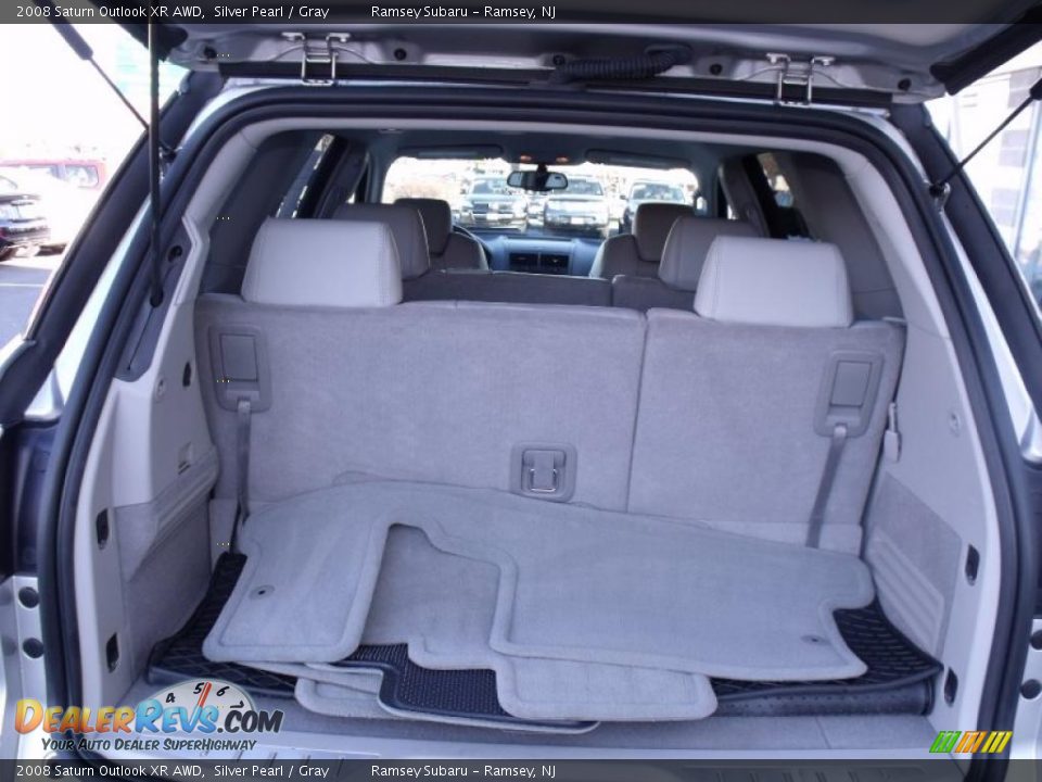 2008 Saturn Outlook XR AWD Silver Pearl / Gray Photo #15