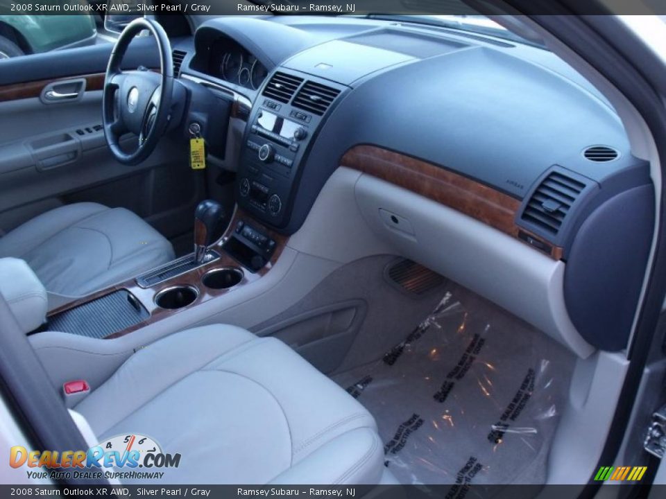 2008 Saturn Outlook XR AWD Silver Pearl / Gray Photo #19