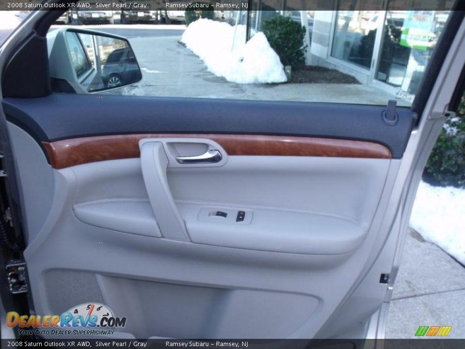 2008 Saturn Outlook XR AWD Silver Pearl / Gray Photo #20