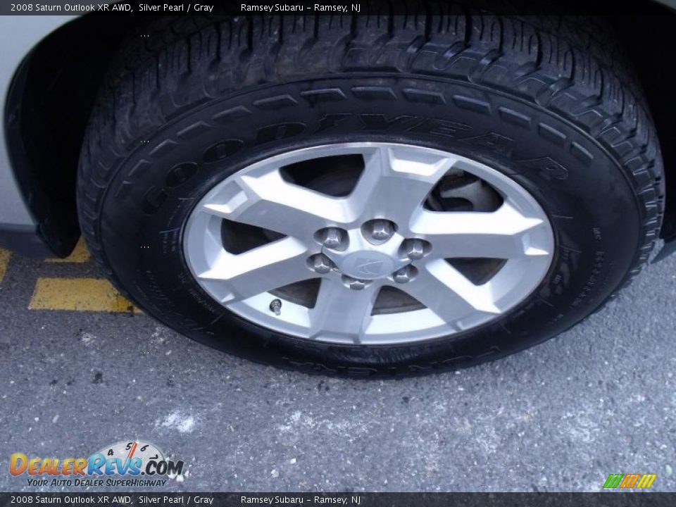 2008 Saturn Outlook XR AWD Silver Pearl / Gray Photo #23