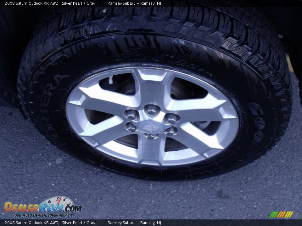 2008 Saturn Outlook XR AWD Silver Pearl / Gray Photo #25