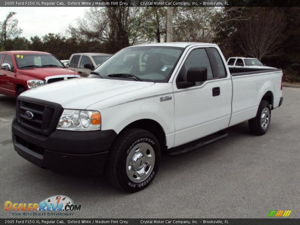 2005 Ford F150 XL Regular Cab Oxford White / Medium Flint Grey Photo #1