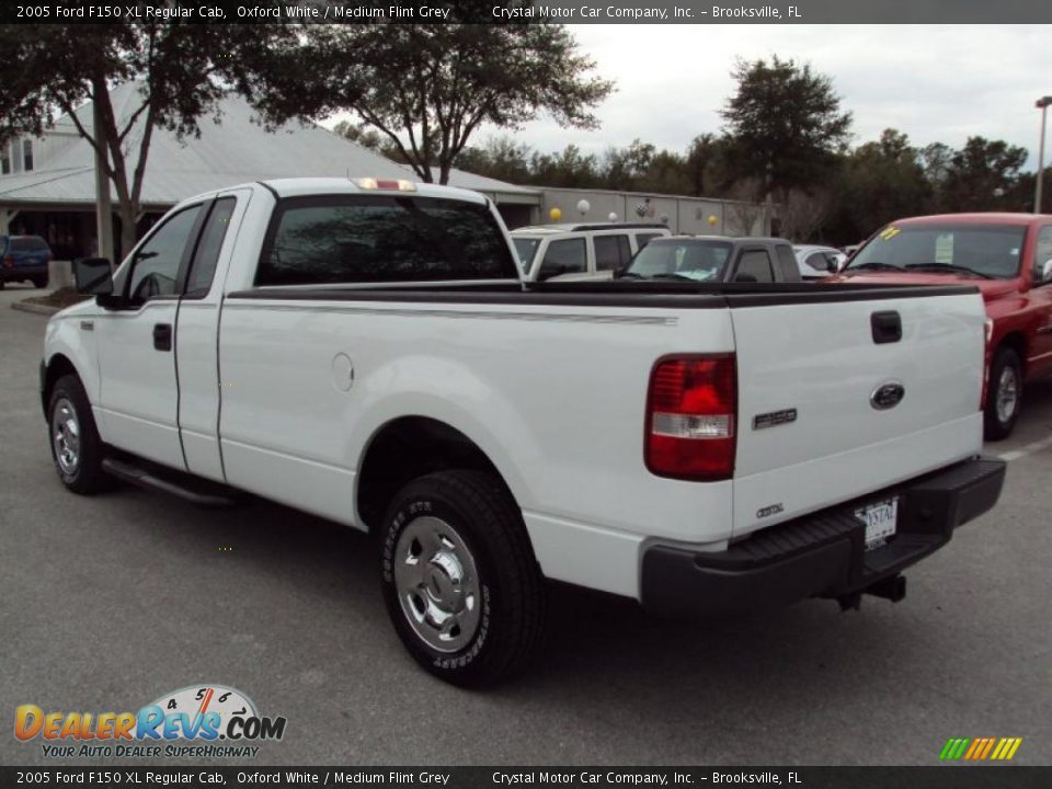 2005 Ford F150 XL Regular Cab Oxford White / Medium Flint Grey Photo #3