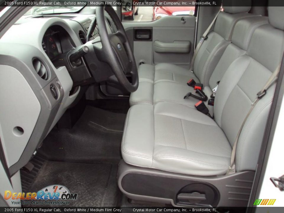 2005 Ford F150 XL Regular Cab Oxford White / Medium Flint Grey Photo #4