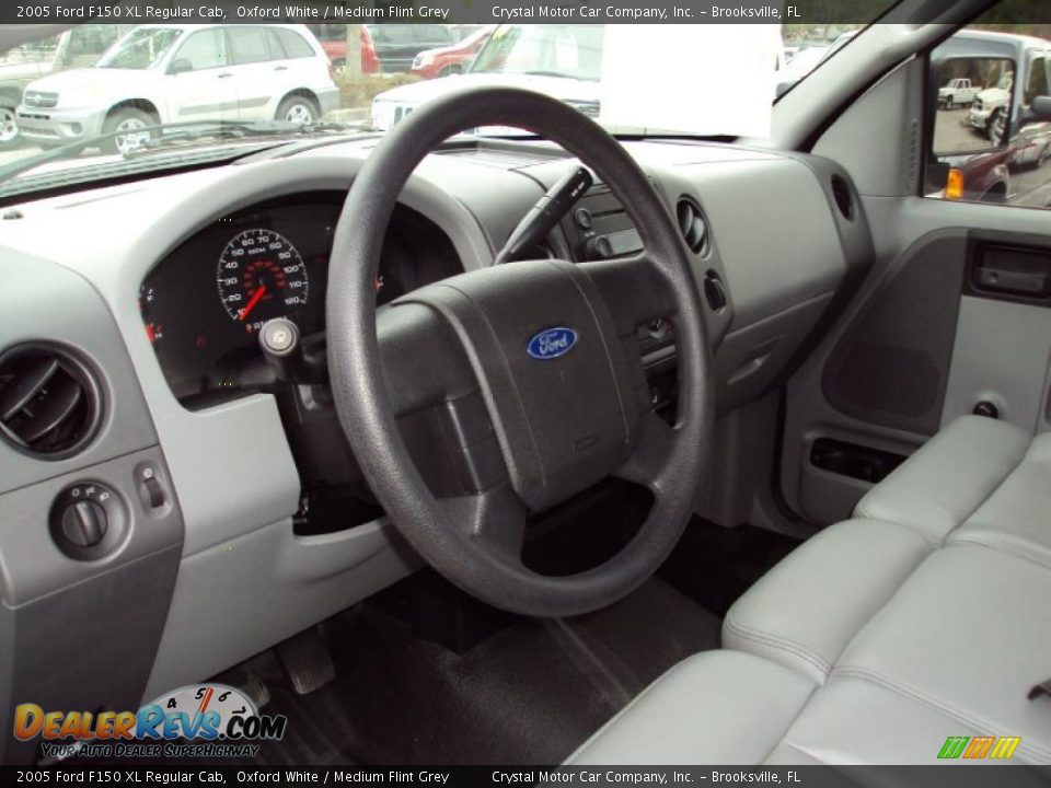 2005 Ford F150 XL Regular Cab Oxford White / Medium Flint Grey Photo #5