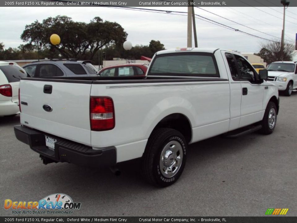 2005 Ford F150 XL Regular Cab Oxford White / Medium Flint Grey Photo #7