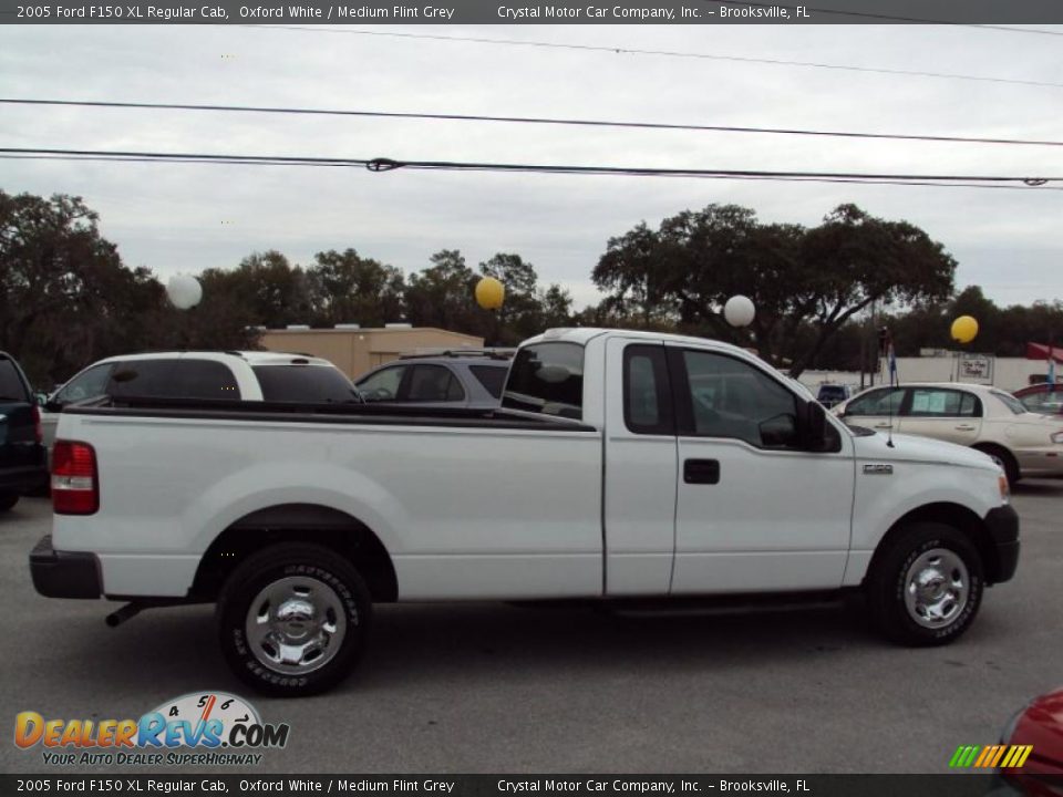 2005 Ford F150 XL Regular Cab Oxford White / Medium Flint Grey Photo #8
