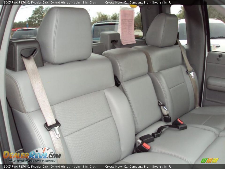 2005 Ford F150 XL Regular Cab Oxford White / Medium Flint Grey Photo #10