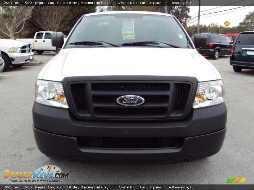 2005 Ford F150 XL Regular Cab Oxford White / Medium Flint Grey Photo #11