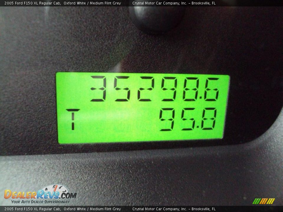 2005 Ford F150 XL Regular Cab Oxford White / Medium Flint Grey Photo #16