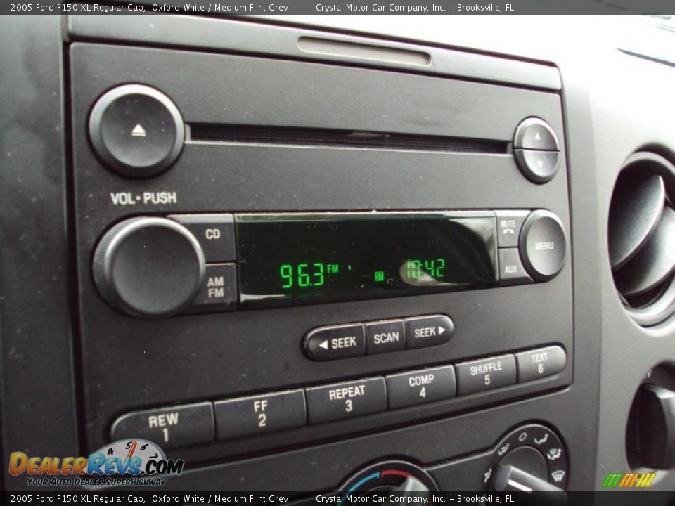 2005 Ford F150 XL Regular Cab Oxford White / Medium Flint Grey Photo #17