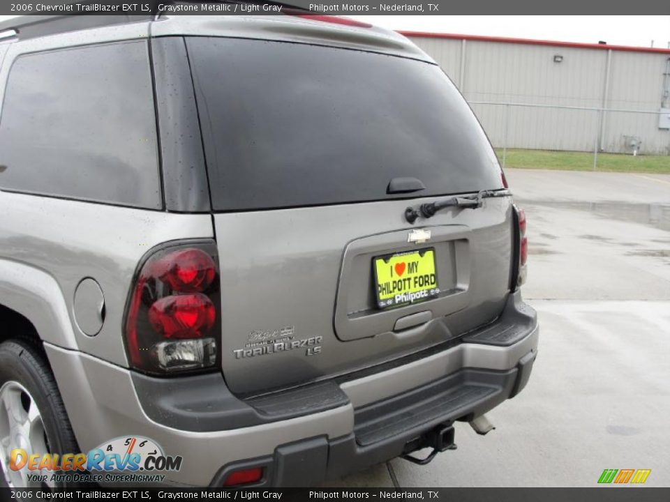 2006 Chevrolet TrailBlazer EXT LS Graystone Metallic / Light Gray Photo #22