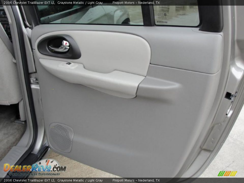 2006 Chevrolet TrailBlazer EXT LS Graystone Metallic / Light Gray Photo #27