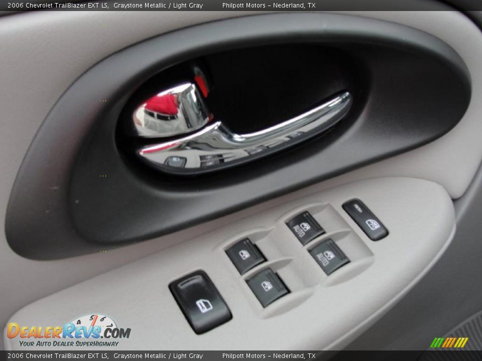 2006 Chevrolet TrailBlazer EXT LS Graystone Metallic / Light Gray Photo #36