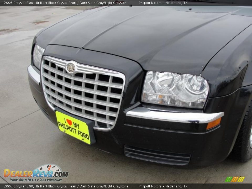 2006 Chrysler 300 Brilliant Black Crystal Pearl / Dark Slate Gray/Light Graystone Photo #11