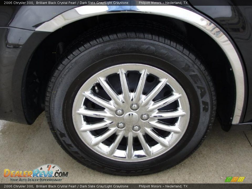 2006 Chrysler 300 Brilliant Black Crystal Pearl / Dark Slate Gray/Light Graystone Photo #15