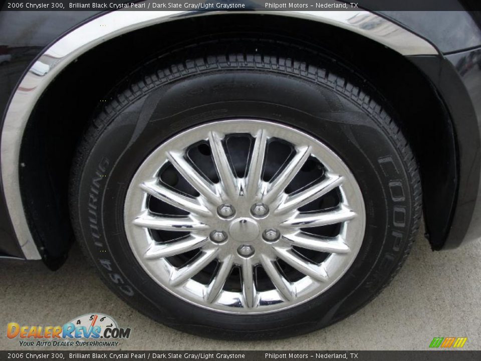 2006 Chrysler 300 Brilliant Black Crystal Pearl / Dark Slate Gray/Light Graystone Photo #16