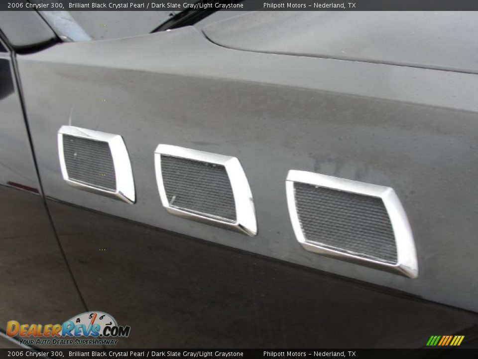 2006 Chrysler 300 Brilliant Black Crystal Pearl / Dark Slate Gray/Light Graystone Photo #19