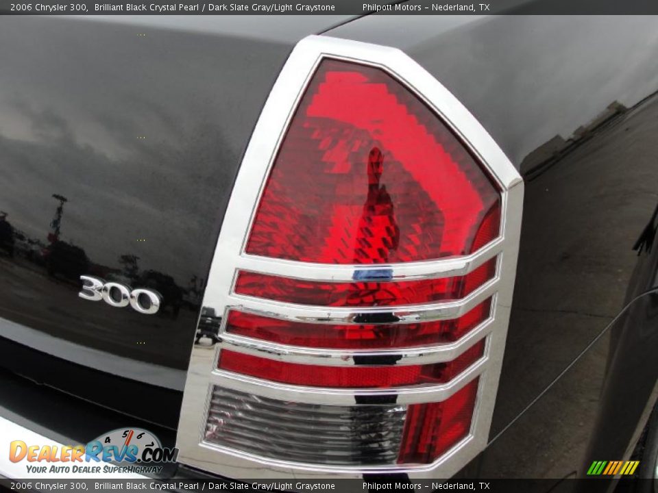 2006 Chrysler 300 Brilliant Black Crystal Pearl / Dark Slate Gray/Light Graystone Photo #21