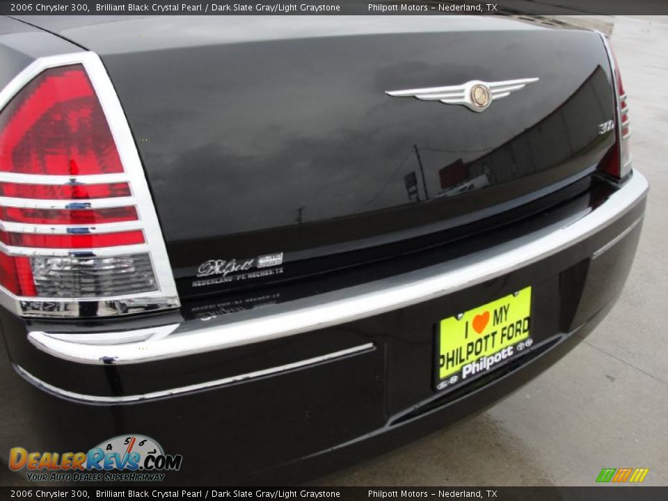 2006 Chrysler 300 Brilliant Black Crystal Pearl / Dark Slate Gray/Light Graystone Photo #23
