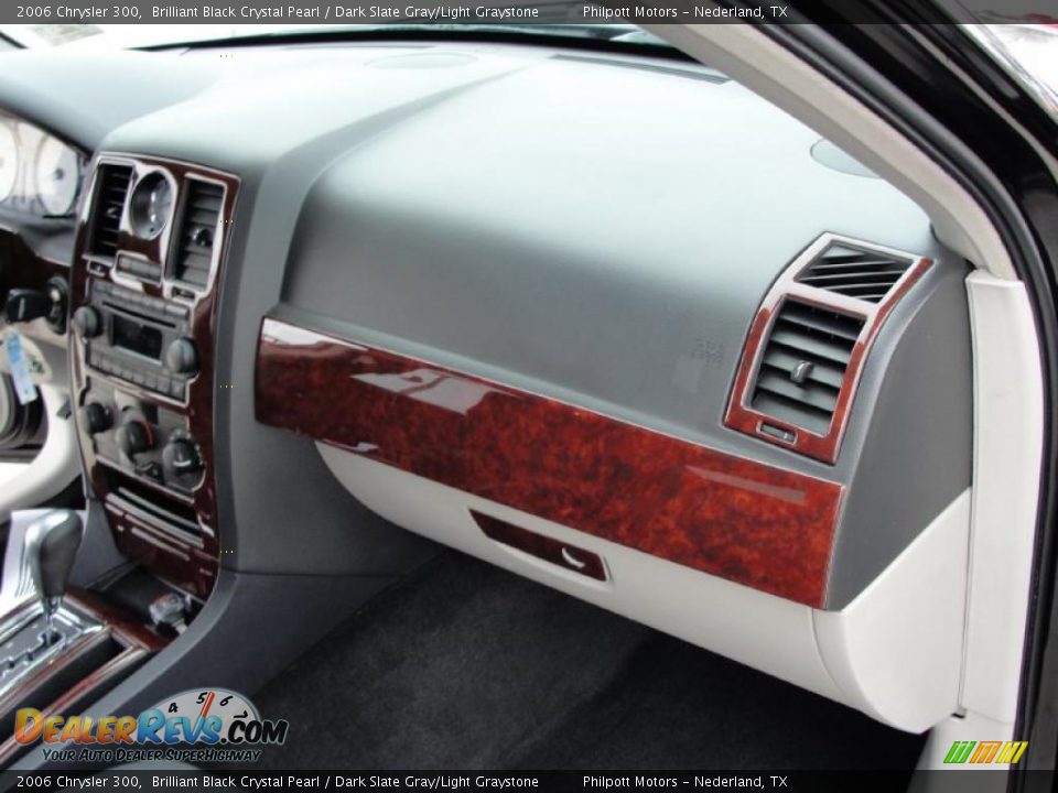 2006 Chrysler 300 Brilliant Black Crystal Pearl / Dark Slate Gray/Light Graystone Photo #26