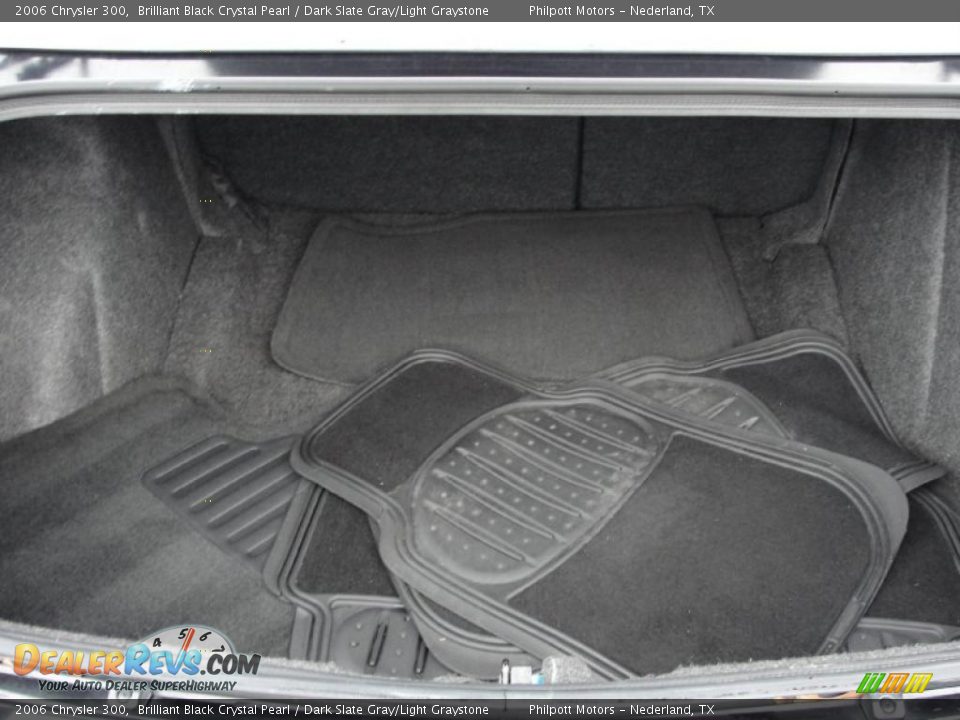 2006 Chrysler 300 Brilliant Black Crystal Pearl / Dark Slate Gray/Light Graystone Photo #30