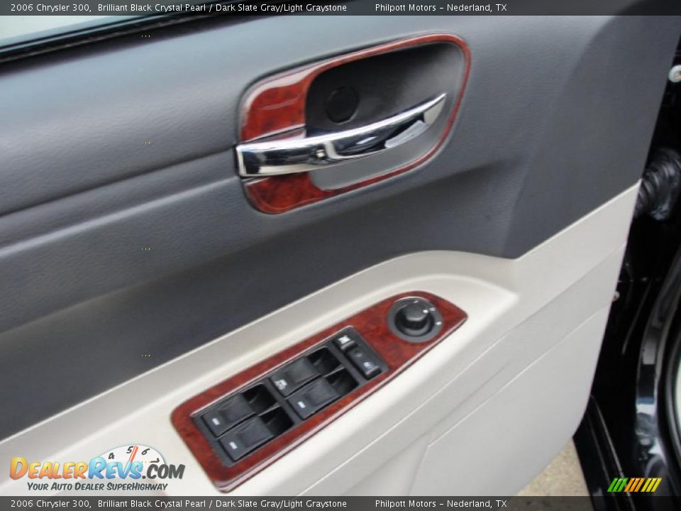2006 Chrysler 300 Brilliant Black Crystal Pearl / Dark Slate Gray/Light Graystone Photo #34
