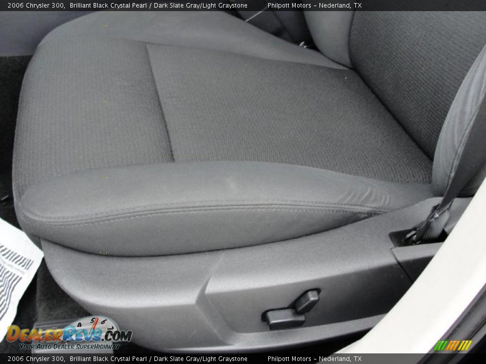 2006 Chrysler 300 Brilliant Black Crystal Pearl / Dark Slate Gray/Light Graystone Photo #36
