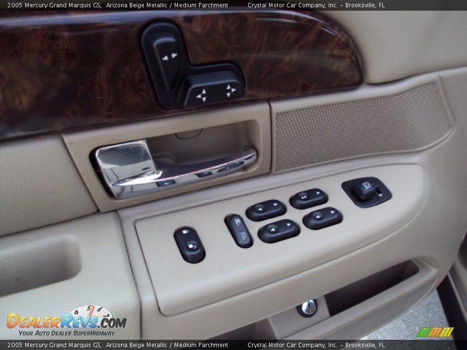 2005 Mercury Grand Marquis GS Arizona Beige Metallic / Medium Parchment Photo #17