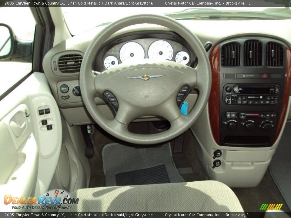 2005 Chrysler Town & Country LX Linen Gold Metallic / Dark Khaki/Light Graystone Photo #6