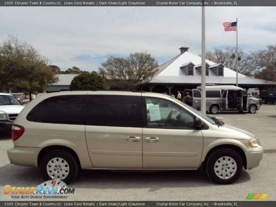 2005 Chrysler Town & Country LX Linen Gold Metallic / Dark Khaki/Light Graystone Photo #10