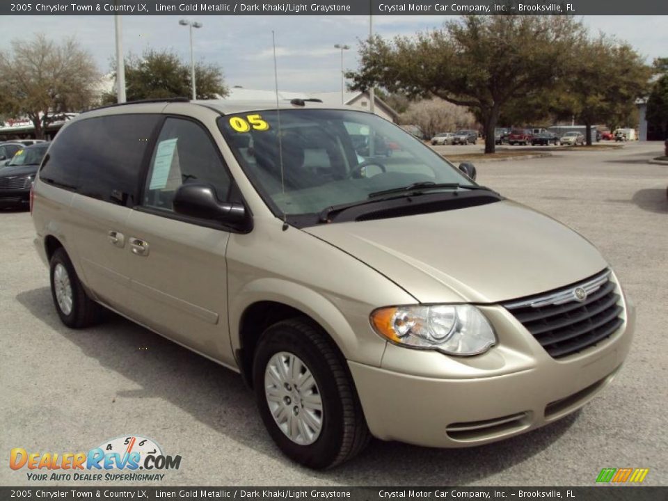 2005 Chrysler Town & Country LX Linen Gold Metallic / Dark Khaki/Light Graystone Photo #11