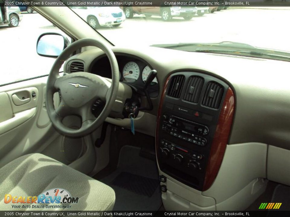 2005 Chrysler Town & Country LX Linen Gold Metallic / Dark Khaki/Light Graystone Photo #12