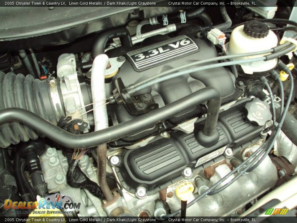 2005 Chrysler Town & Country LX Linen Gold Metallic / Dark Khaki/Light Graystone Photo #17