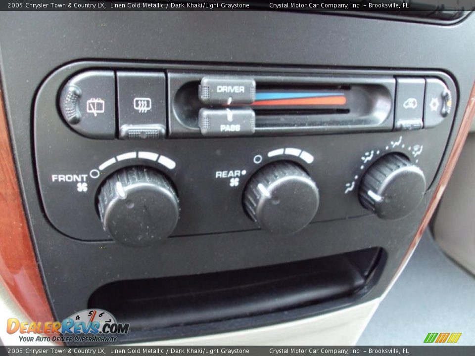 2005 Chrysler Town & Country LX Linen Gold Metallic / Dark Khaki/Light Graystone Photo #21