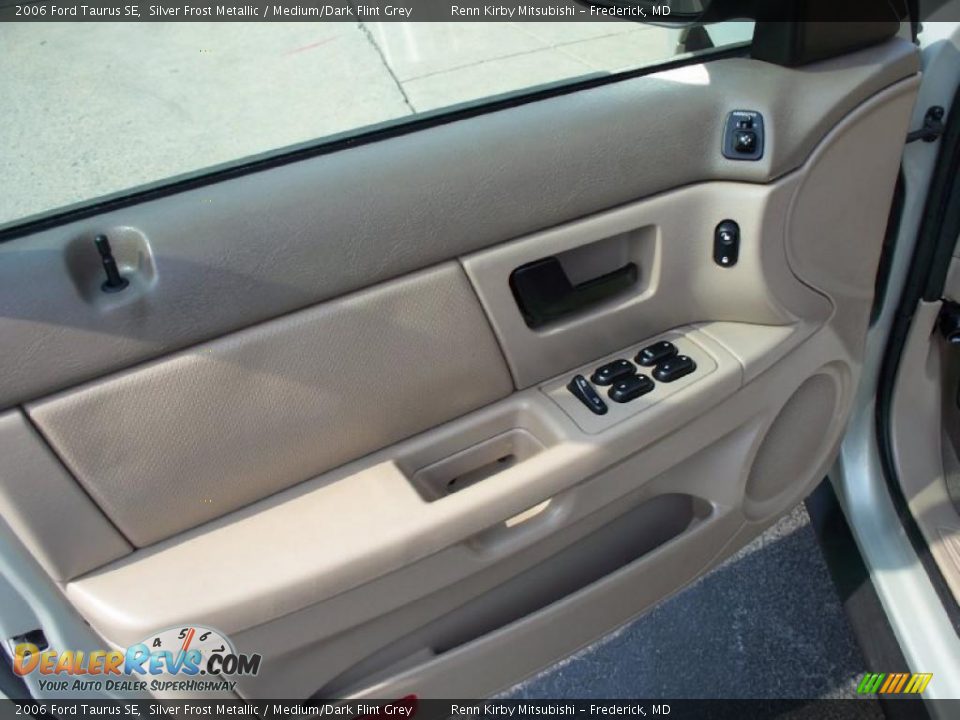 2006 Ford Taurus SE Silver Frost Metallic / Medium/Dark Flint Grey Photo #5