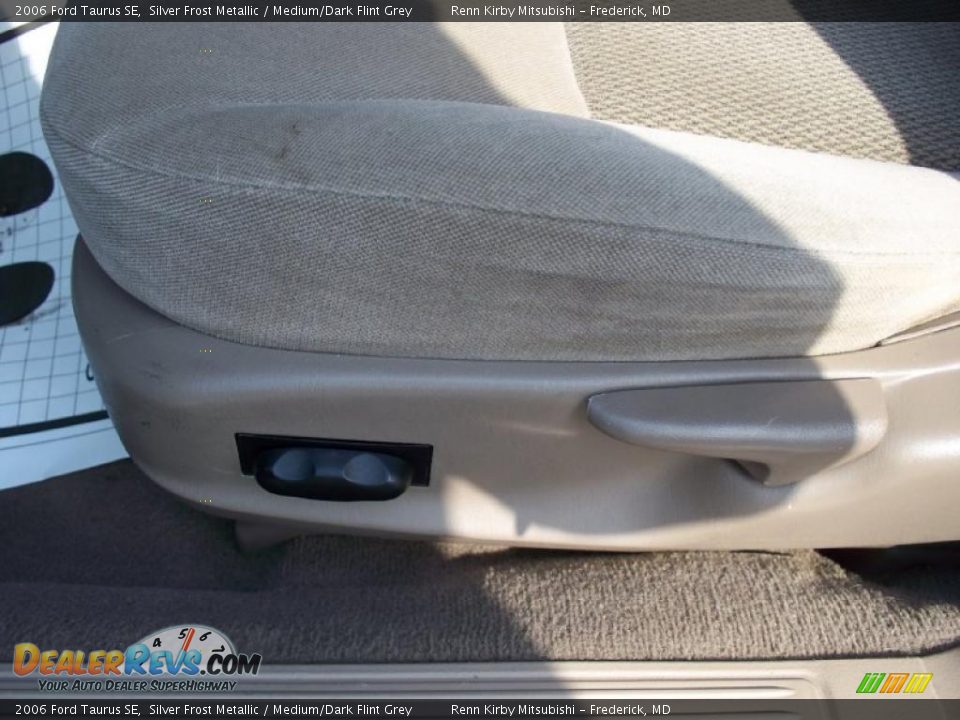 2006 Ford Taurus SE Silver Frost Metallic / Medium/Dark Flint Grey Photo #6
