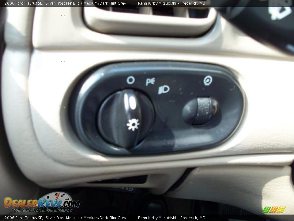 2006 Ford Taurus SE Silver Frost Metallic / Medium/Dark Flint Grey Photo #7