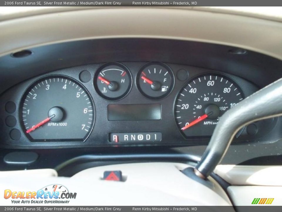2006 Ford Taurus SE Silver Frost Metallic / Medium/Dark Flint Grey Photo #10