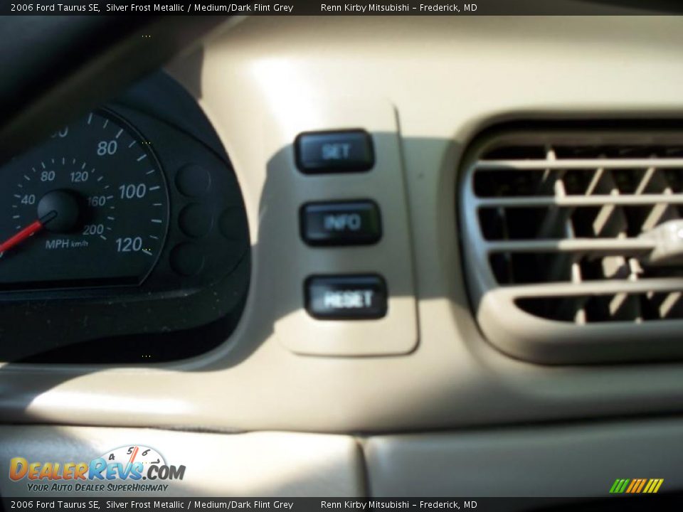 2006 Ford Taurus SE Silver Frost Metallic / Medium/Dark Flint Grey Photo #11