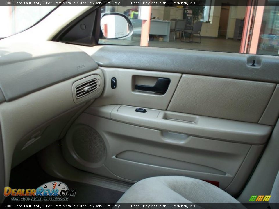 2006 Ford Taurus SE Silver Frost Metallic / Medium/Dark Flint Grey Photo #14