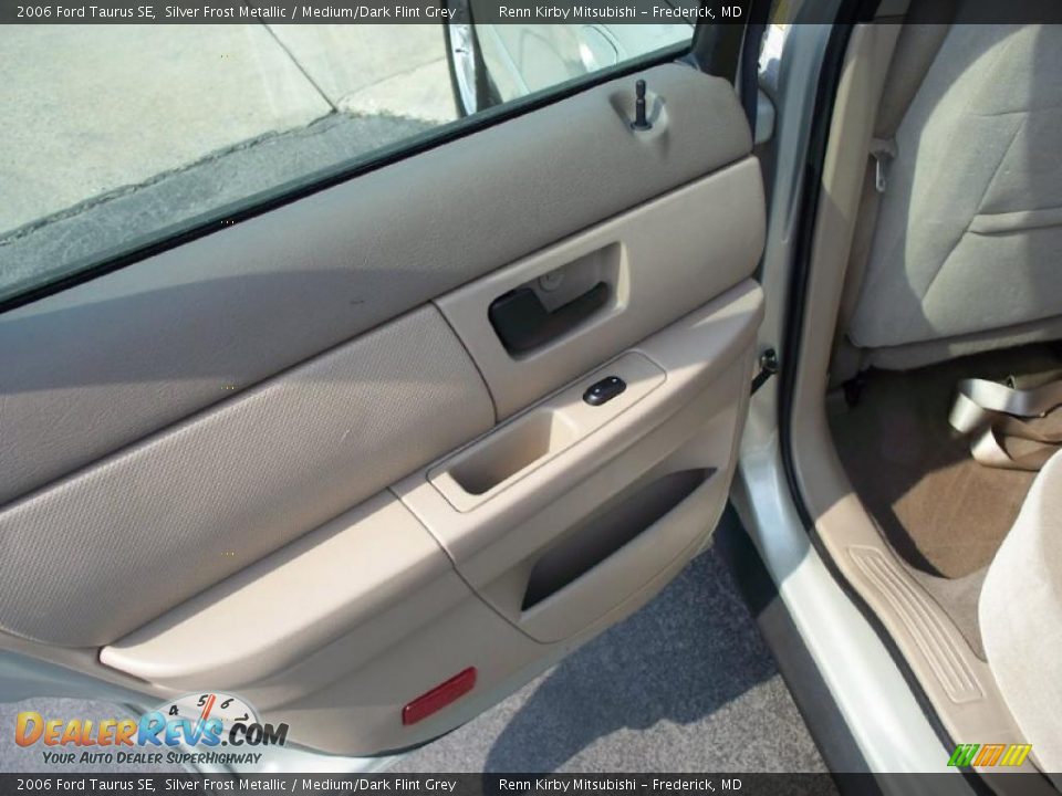 2006 Ford Taurus SE Silver Frost Metallic / Medium/Dark Flint Grey Photo #16