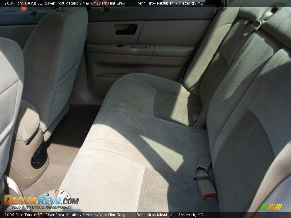 2006 Ford Taurus SE Silver Frost Metallic / Medium/Dark Flint Grey Photo #17