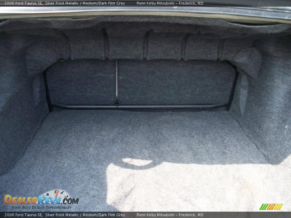 2006 Ford Taurus SE Silver Frost Metallic / Medium/Dark Flint Grey Photo #18