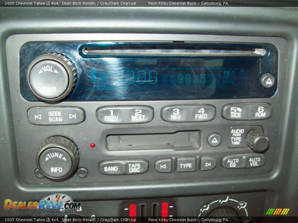 2005 Chevrolet Tahoe LS 4x4 Silver Birch Metallic / Gray/Dark Charcoal Photo #8
