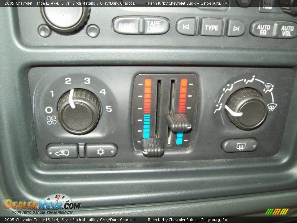 2005 Chevrolet Tahoe LS 4x4 Silver Birch Metallic / Gray/Dark Charcoal Photo #23